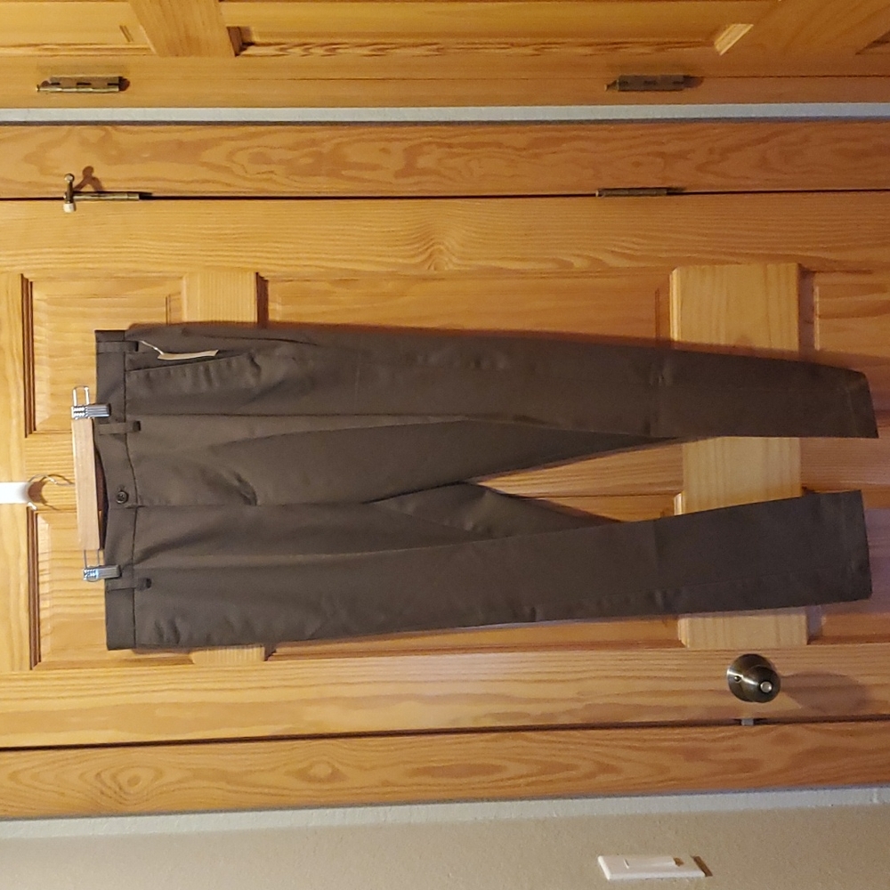 Izod American Chino Flat Front Straight Brown 34 W 32 L